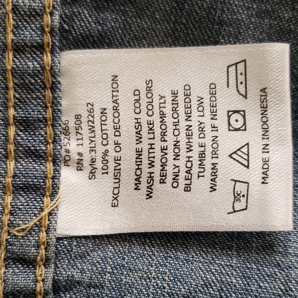 Levi's cropped denim shirt - Picture 16 of 16